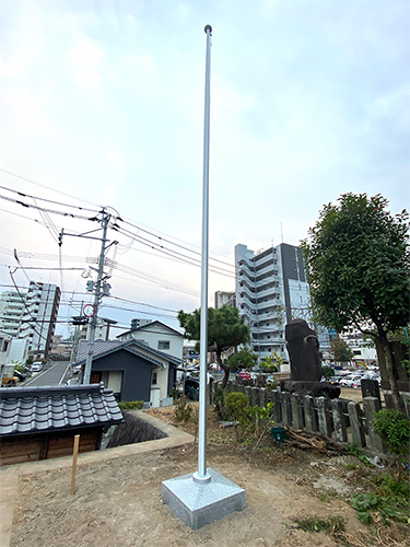 春日神社　国旗掲揚台