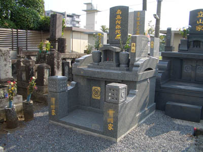 熊本市内　境内墓地