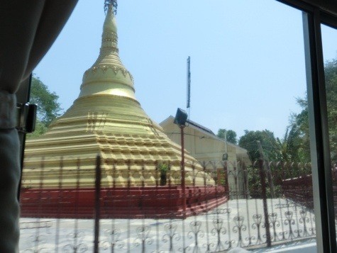 仏塔と寺院