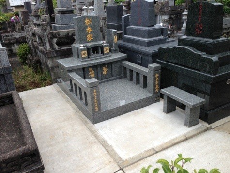 立田山の墓地