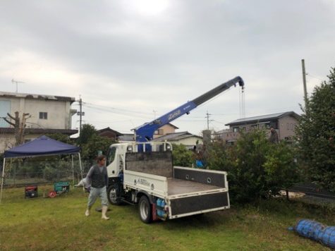 隣の公園をお借りして工事。