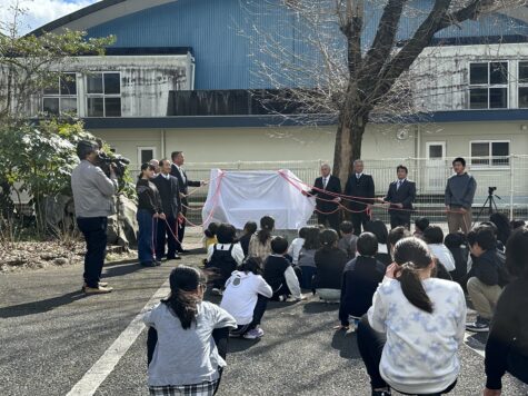 本日２件目の除幕式です