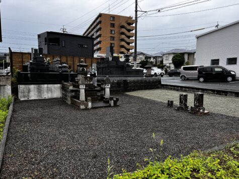 墓地の整備作業