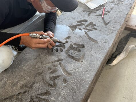 戦役記念碑の修復工事